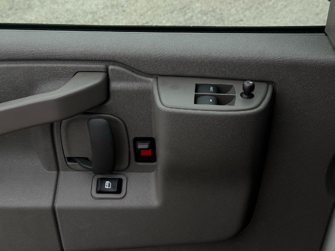 2025 Chevrolet Express Passenger LT
