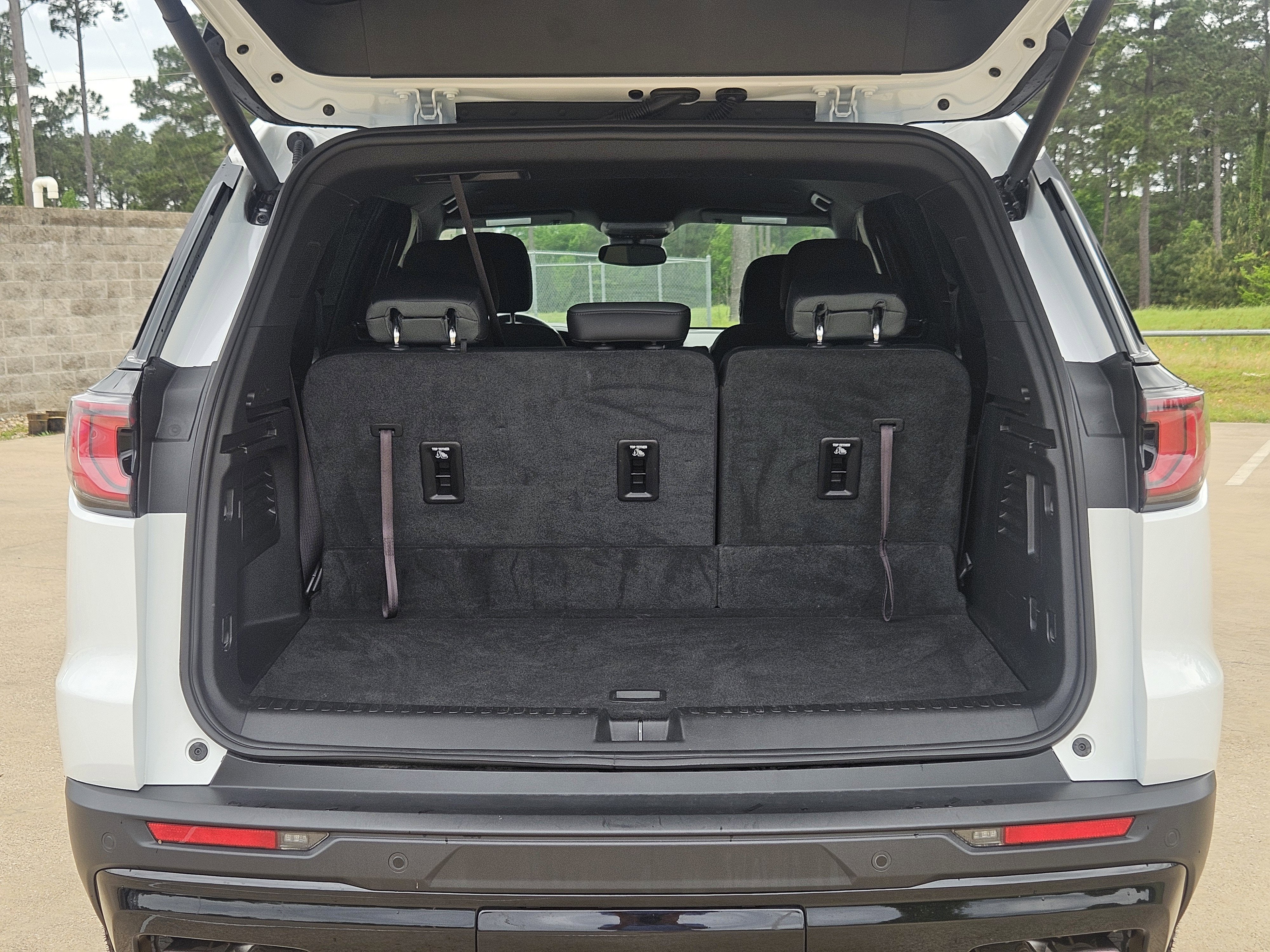 2025 GMC Acadia AWD AT4