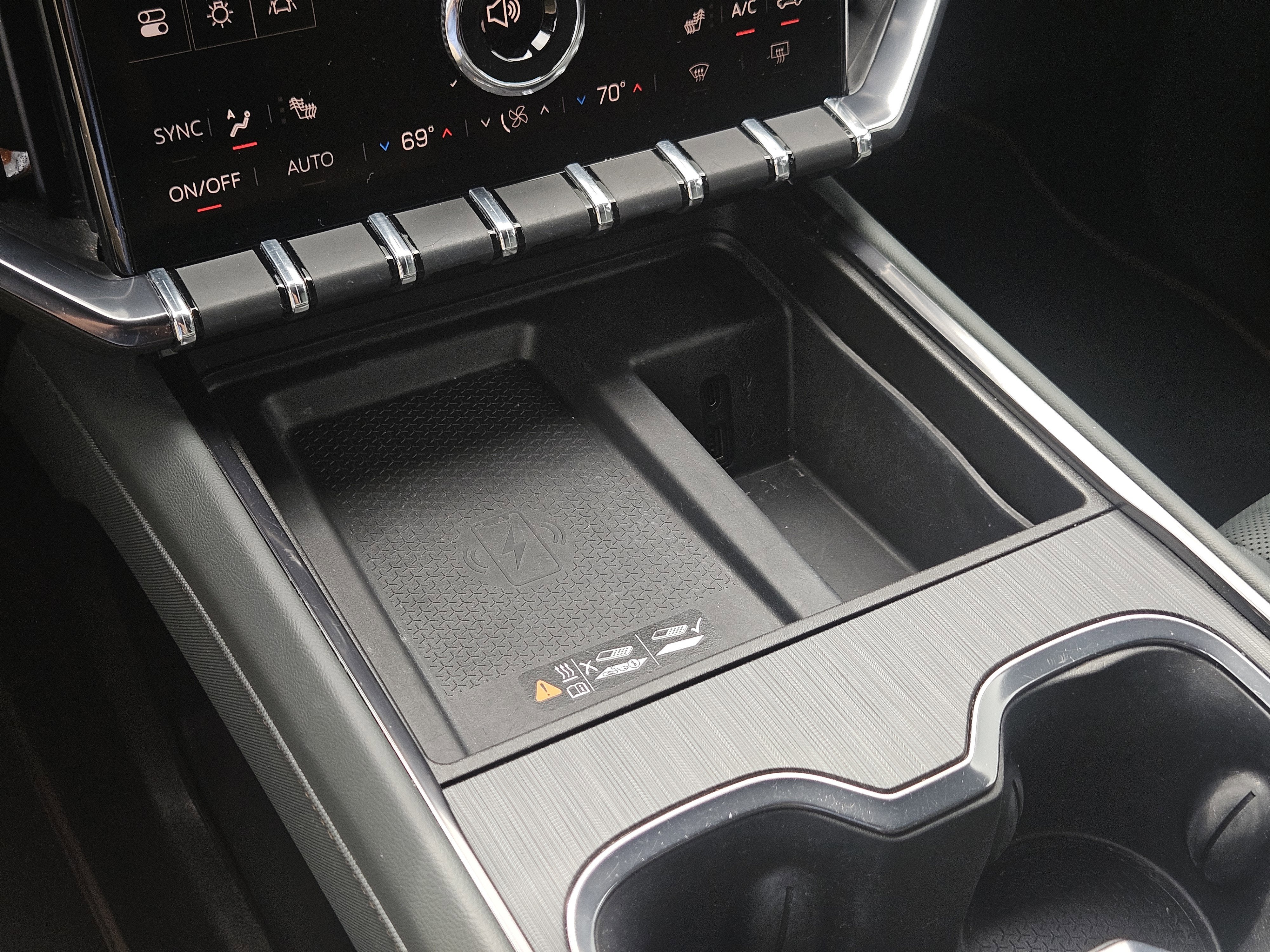 2025 GMC Acadia AWD AT4