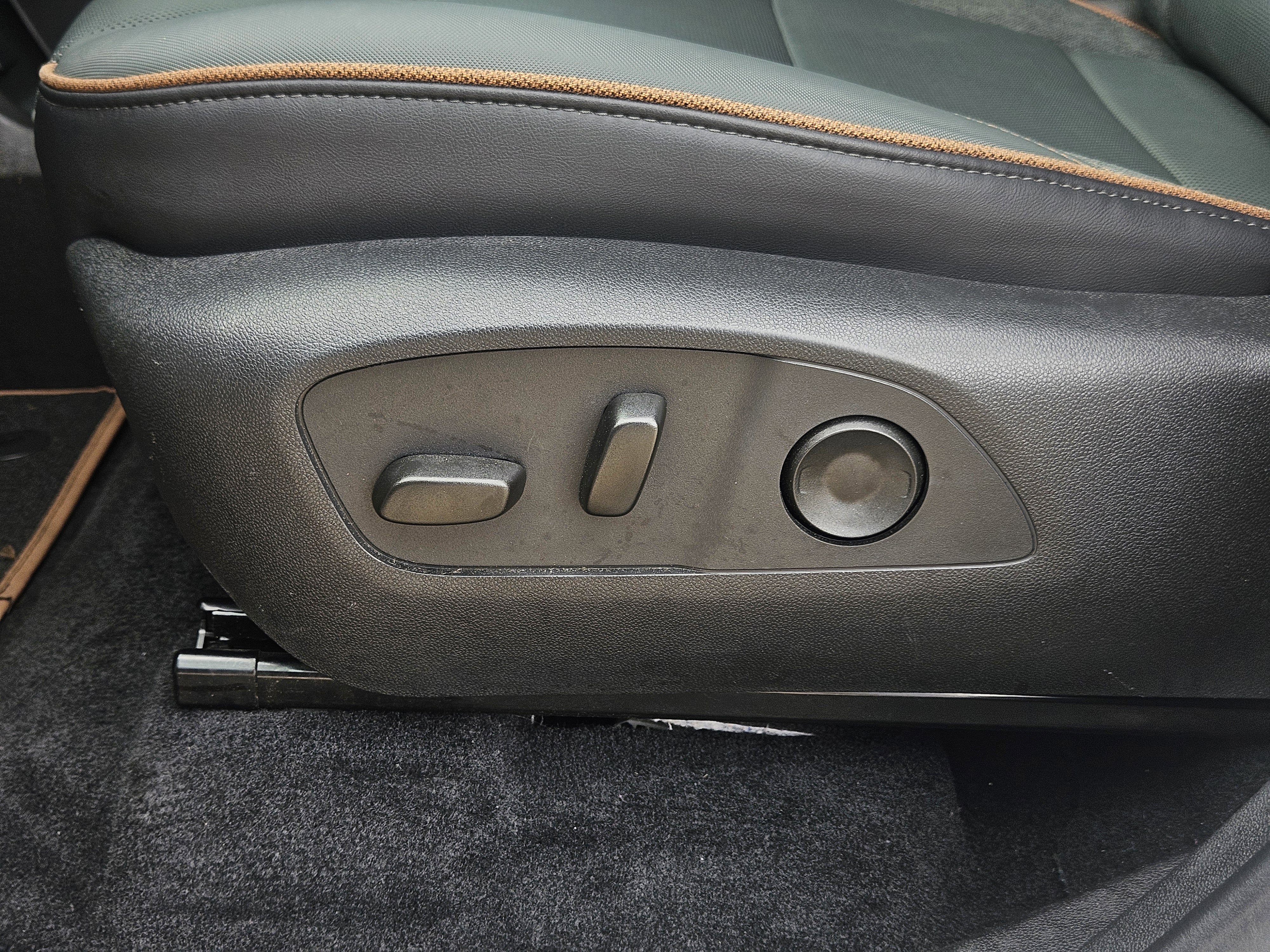 2025 GMC Acadia AWD AT4