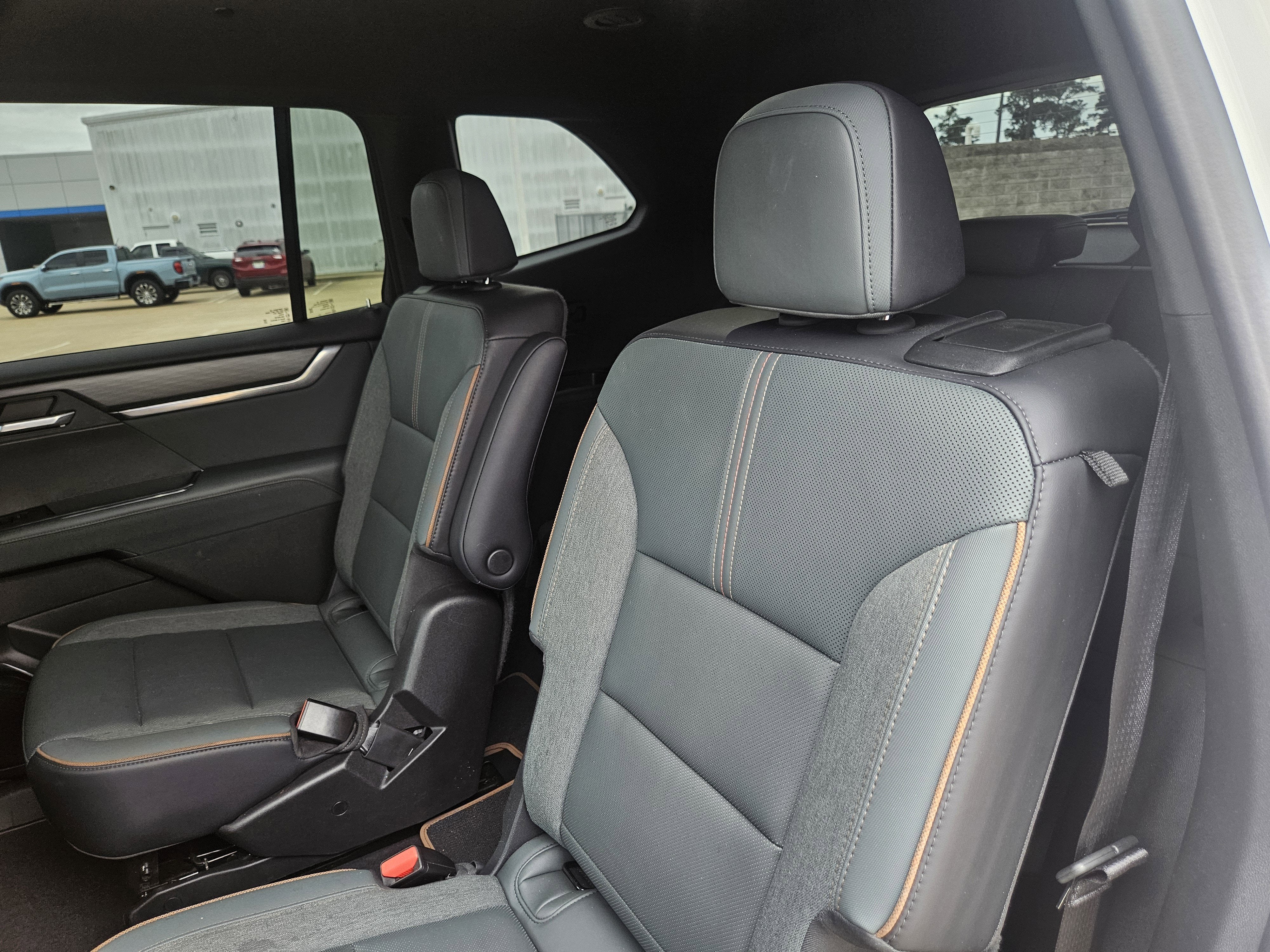 2025 GMC Acadia AWD AT4