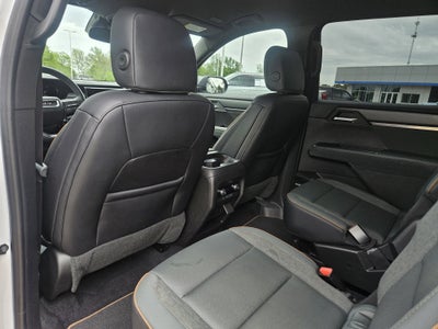 2025 GMC Acadia AWD AT4