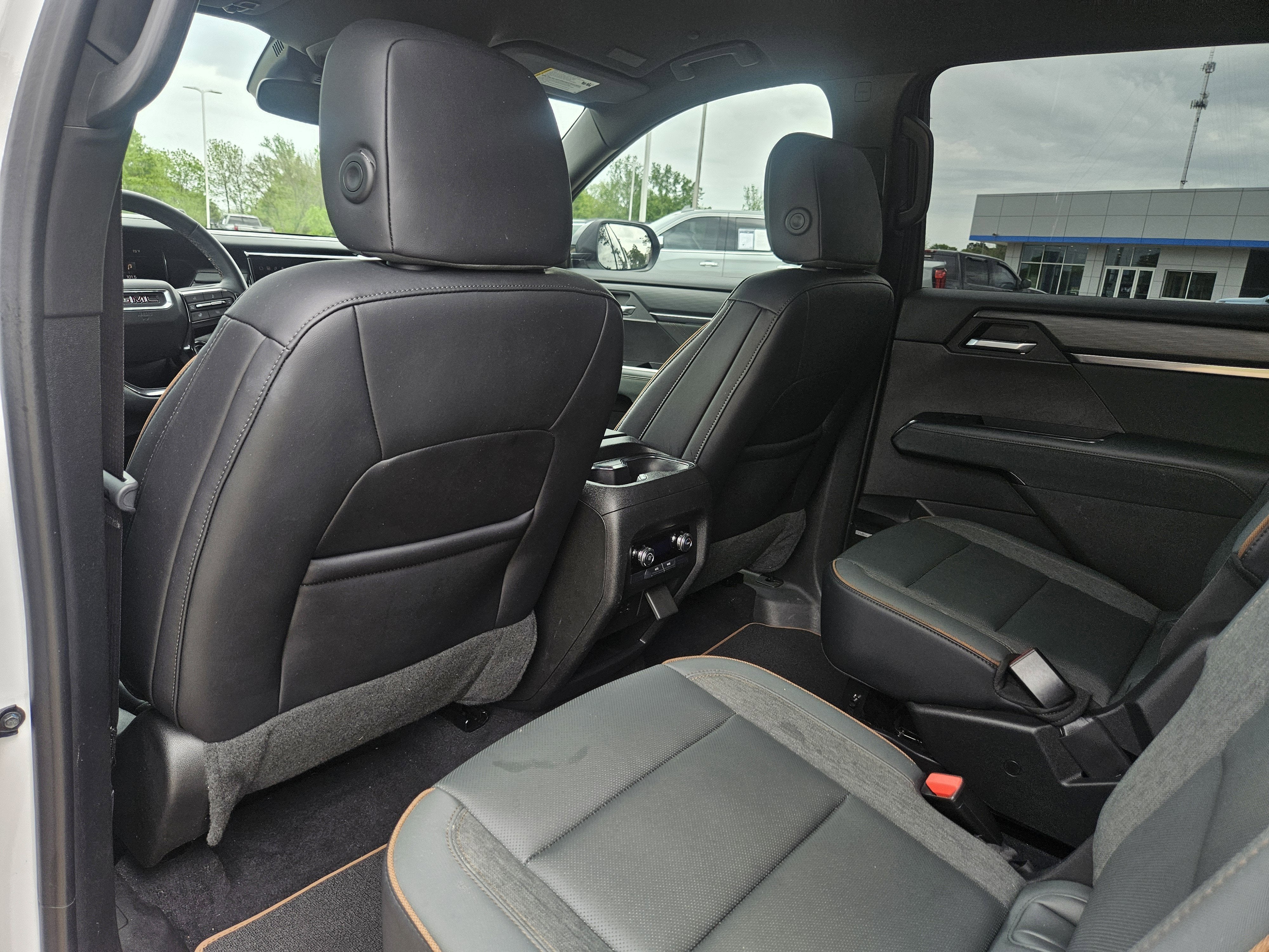 2025 GMC Acadia AWD AT4