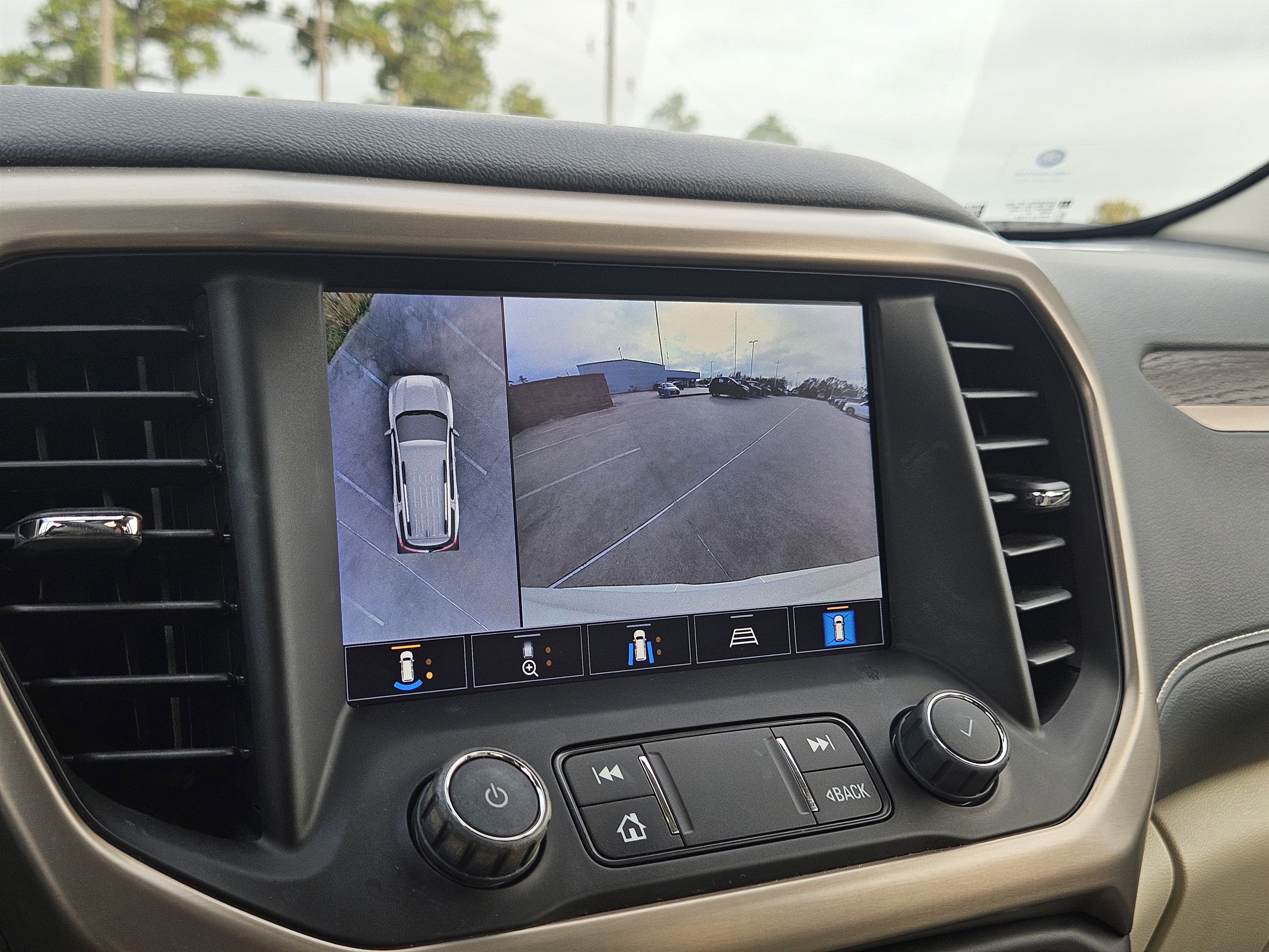 2023 GMC Acadia Denali