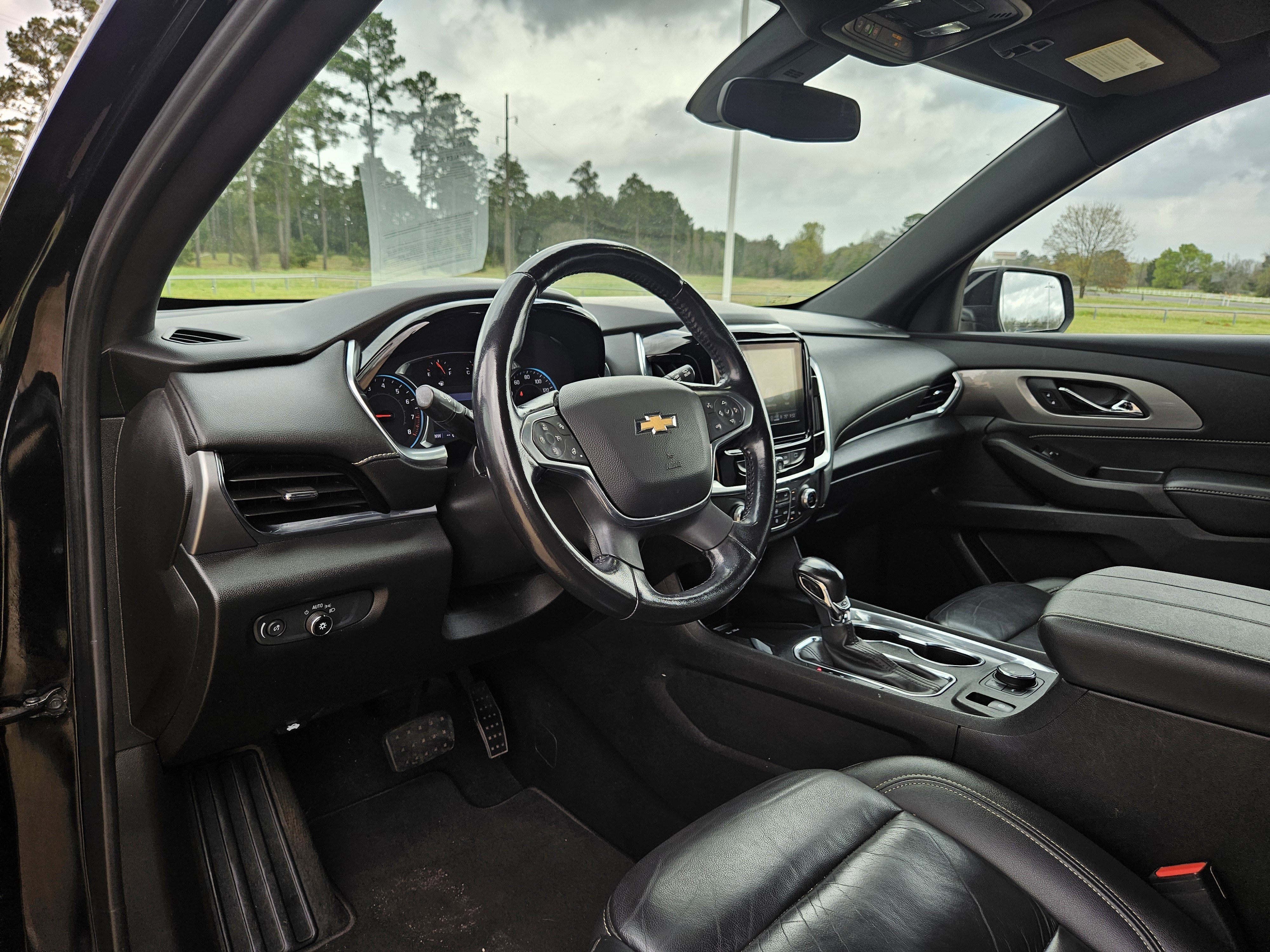 2022 Chevrolet Traverse LT Leather