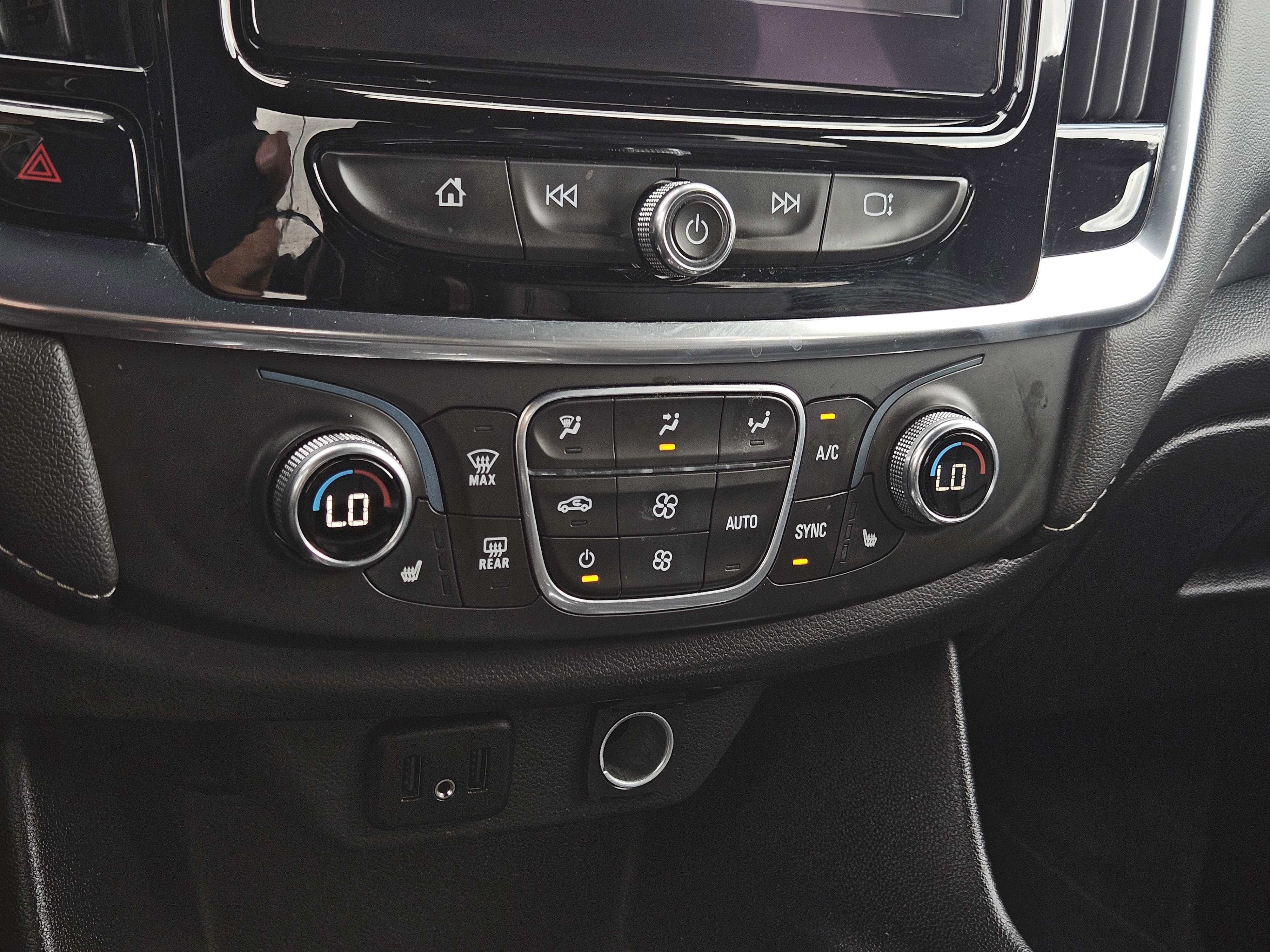 2022 Chevrolet Traverse LT Leather