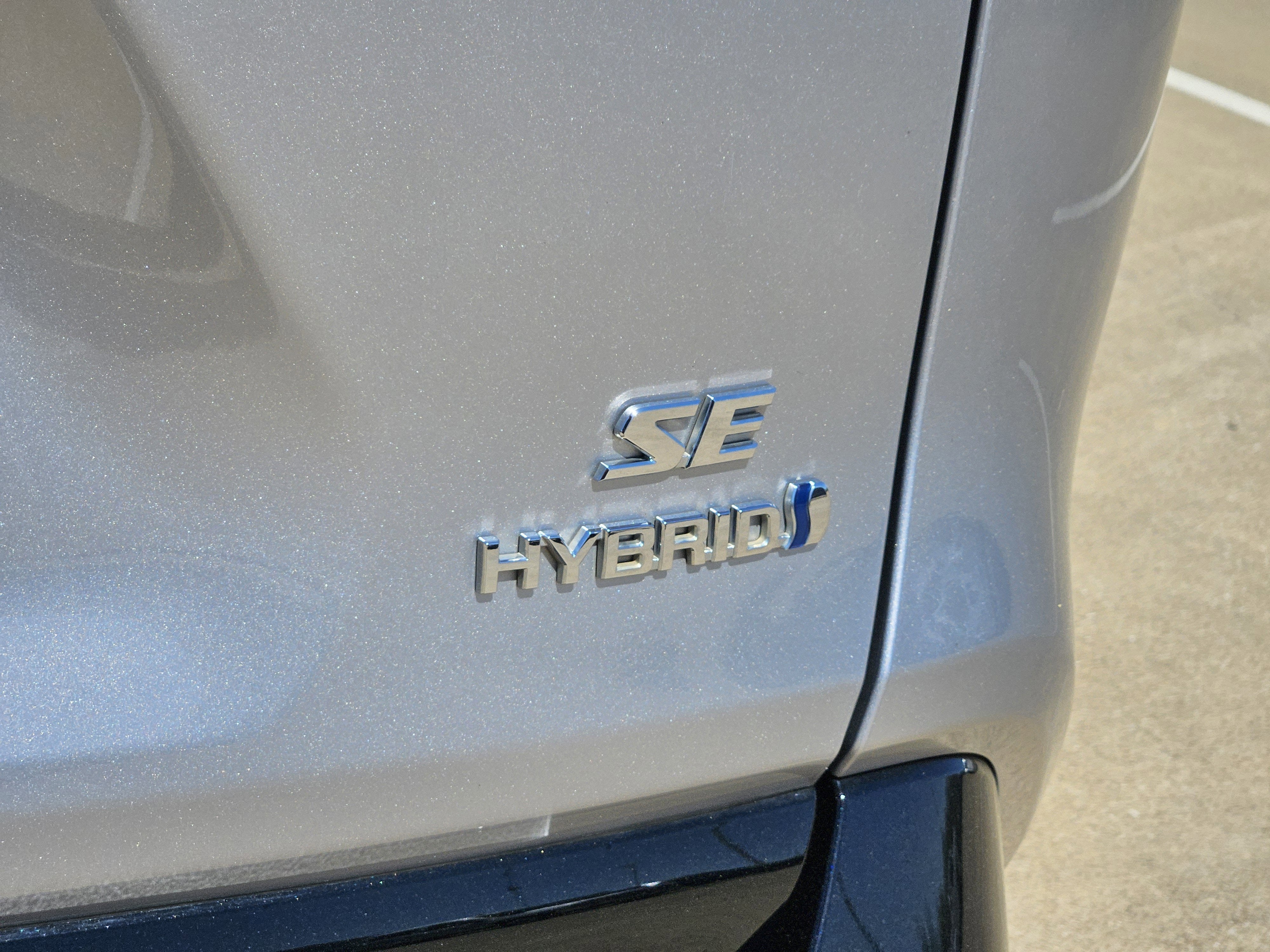 2023 Toyota RAV4 Hybrid SE